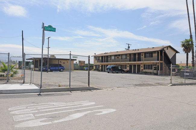 25093 9th St in San Bernardino, CA - Foto de edificio - Building Photo