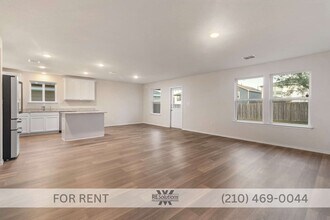 7328 Littlefoot Ln in San Antonio, TX - Foto de edificio - Building Photo