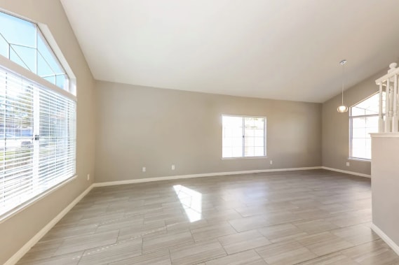 545 Athens St in Riverside, CA - Foto de edificio - Building Photo