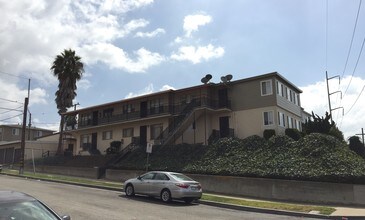 820 Cory Dr in Inglewood, CA - Foto de edificio - Building Photo
