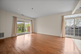 187 Hunt Club Dr in St. Charles, IL - Building Photo - Building Photo