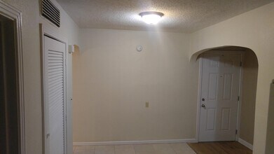 455 39th Ave N, Unit #5 in St. Petersburg, FL - Foto de edificio - Building Photo