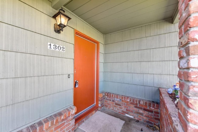 1302 Frances Dr in Roseville, CA - Foto de edificio - Building Photo