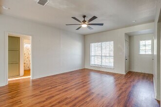 1312 Bradley Ct in Cleburne, TX - Foto de edificio - Building Photo