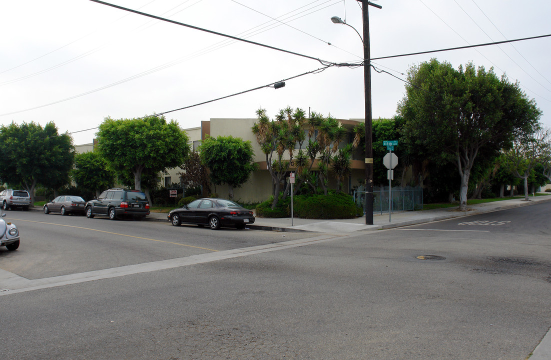 Coronet Apartments in Hawthorne, CA - Foto de edificio