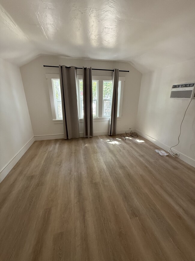 2409 23rd St, Unit Upstairs in Sacramento, CA - Foto de edificio - Building Photo