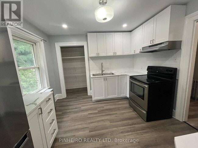611 Talbot St in London, ON - Building Photo - Building Photo
