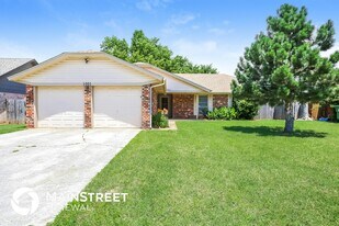 1001 Walsh Ln in Yukon, OK - Building Photo
