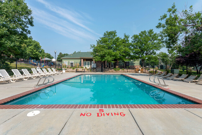 Creekside Place Apartments in Thornton, CO - Foto de edificio - Building Photo