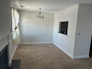 31 Foxcroft Rd in Naperville, IL - Building Photo - Building Photo