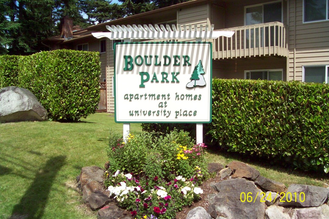 Boulder Park in University Place, WA - Foto de edificio