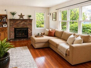 4 Westview Terrace in Natick, MA - Building Photo - Building Photo