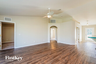 2705 NW Embers Terrace in Cape Coral, FL - Foto de edificio - Building Photo