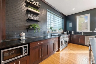 2630 S Throop St in Chicago, IL - Building Photo - Building Photo