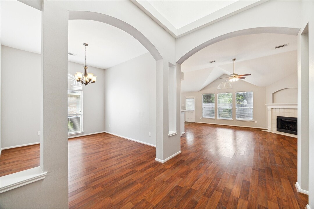 16814 Dunbar Grove Ct in Sugar Land, TX - Building Photo