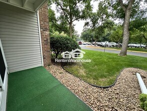 1601 N Innsbruck Dr in Fridley, MN - Building Photo - Building Photo
