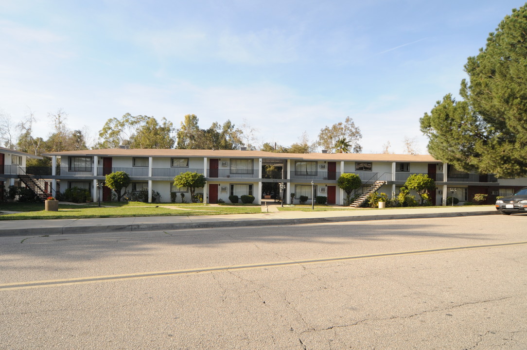 850 W State St in Redlands, CA - Building Photo