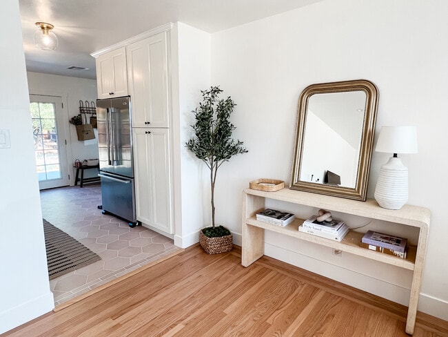 902 Harold Ln in Healdsburg, CA - Building Photo - Building Photo