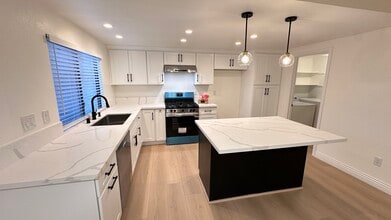 1472 Camelot Dr in Corona, CA - Building Photo - Building Photo