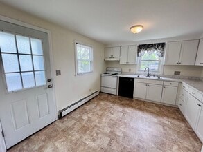 494 Winnacunnet Rd in Hampton, NH - Building Photo - Building Photo