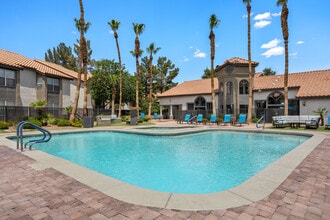 Solis at Flamingo in Las Vegas, NV - Foto de edificio - Building Photo