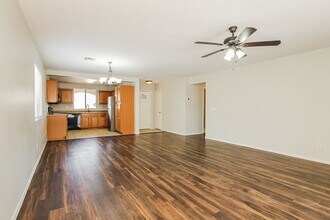 7312 S 37th Glen in Phoenix, AZ - Foto de edificio - Building Photo