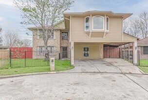 10126 Rosbrook Dr in Houston, TX - Building Photo