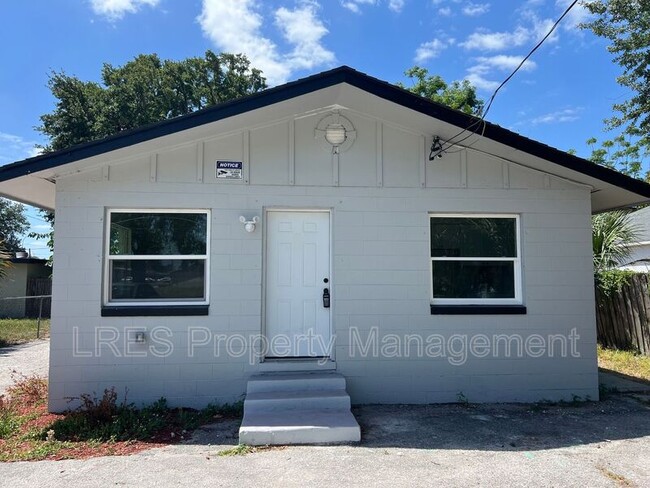 property at 2204 W Pine St