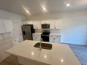 917 E Pacific Dr in American Fork, UT - Building Photo - Building Photo