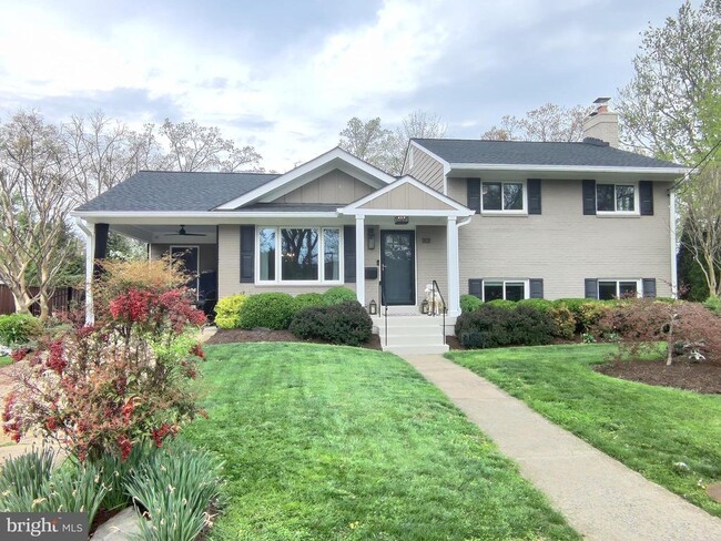 property at 1101 Lynn Ct