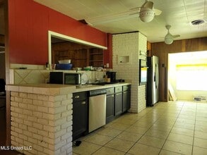 5809 Washington Ave in Ocean Springs, MS - Building Photo - Building Photo