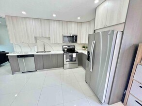 5249 NE 3rd Ter. in Fort Lauderdale, FL - Building Photo - Building Photo