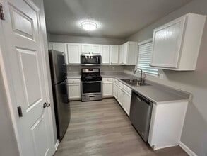 987 Brecken Ln in Lithonia, GA - Building Photo - Building Photo