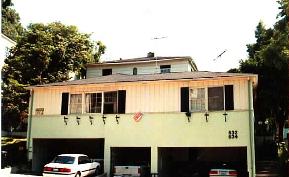 632-638 Landfair Ave in Los Angeles, CA - Building Photo