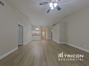 13613 Fawn Ridge Blvd in Tampa, FL - Building Photo - Building Photo