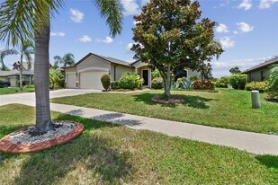 5303 Moon Shell Dr in Apollo Beach, FL - Building Photo