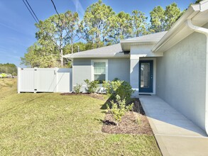 8 Linda Pl in Palm Coast, FL - Building Photo - Building Photo