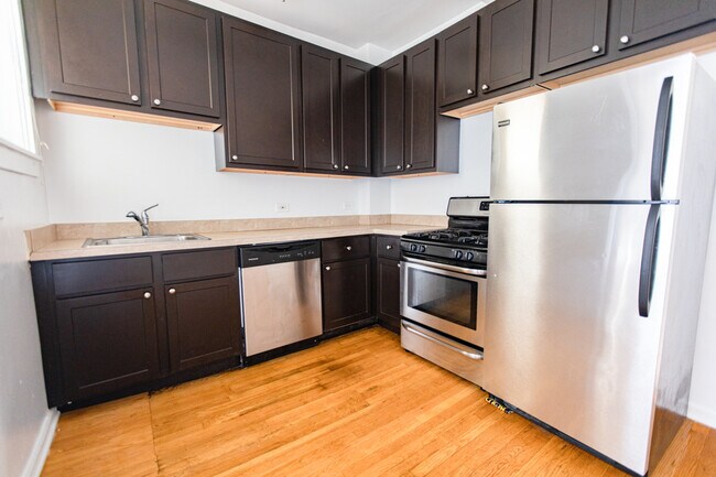 1047 W Montrose Ave in Chicago, IL - Building Photo - Building Photo