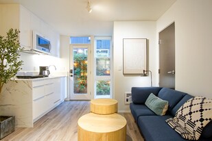 3937 NE Mallory Ave, Unit Unit C in Portland, OR - Building Photo