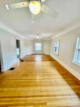 2412 Girard Ave S in Minneapolis, MN - Foto de edificio - Building Photo