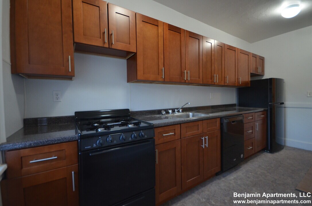 2035 Commonwealth Ave, Unit 27 in Boston, MA - Building Photo