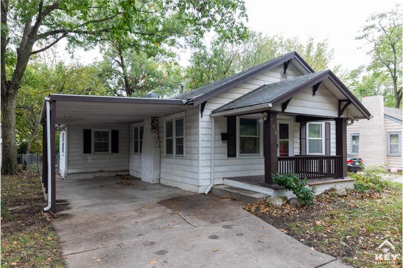 705 S Pershing Ave in Wichita, KS - Building Photo