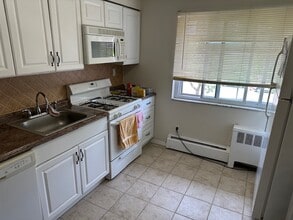 1319 Anderson Ave, Unit 16 in Fort Lee, NJ - Building Photo - Building Photo