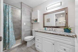 3295 Fox Chase Cir, Unit 105 in Palm Harbor, FL - Foto de edificio - Building Photo