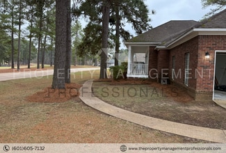 600 Bay Pointe Ln in Brandon, MS - Foto de edificio - Building Photo