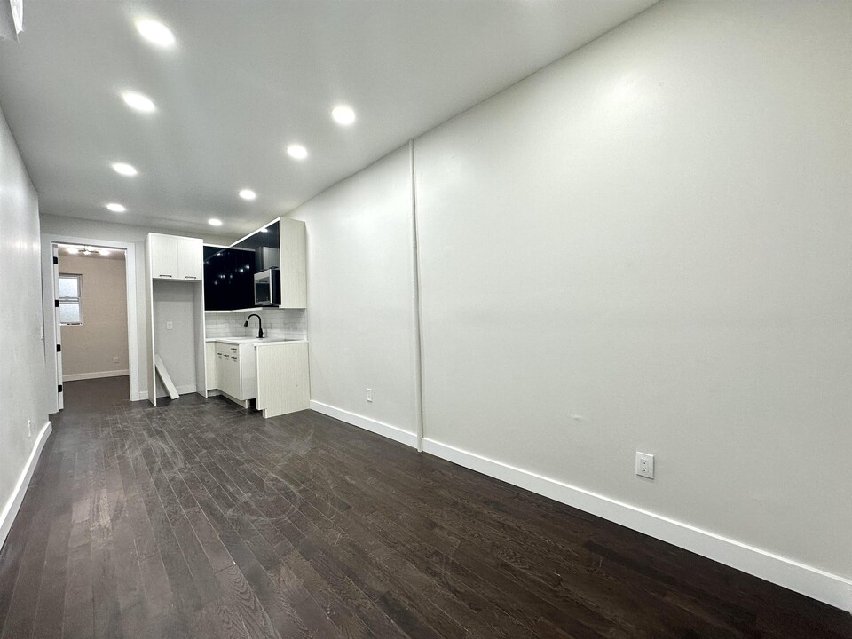 50 Jordan Ave in Jersey City, NJ - Building Photo