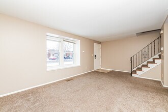 5877 Taylorsville Rd in Huber Heights, OH - Building Photo - Building Photo