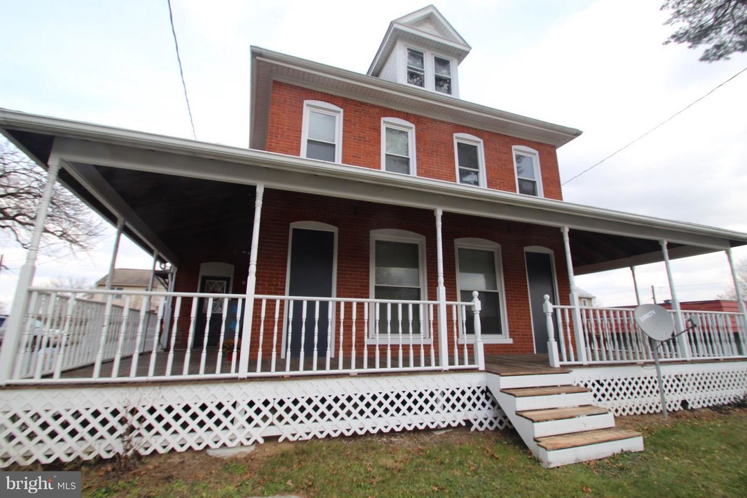 717 S Market St in Elizabethtown, PA - Building Photo