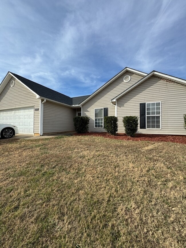 227 Laurel Trace Cir in Piedmont, SC - Building Photo - Building Photo