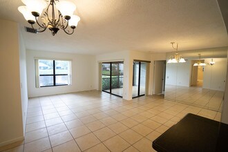 3815 NW 35th St-Unit -1540 in Coconut Creek, FL - Foto de edificio - Building Photo